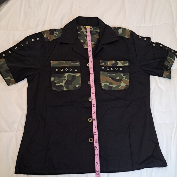 Dead Threads Womens L Shirt Goth Black Camouflage Button Down Short Sleeve - Picture 11 of 12